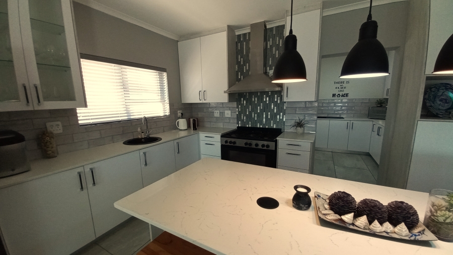 3 Bedroom Property for Sale in Kleinkoornhuis Western Cape
